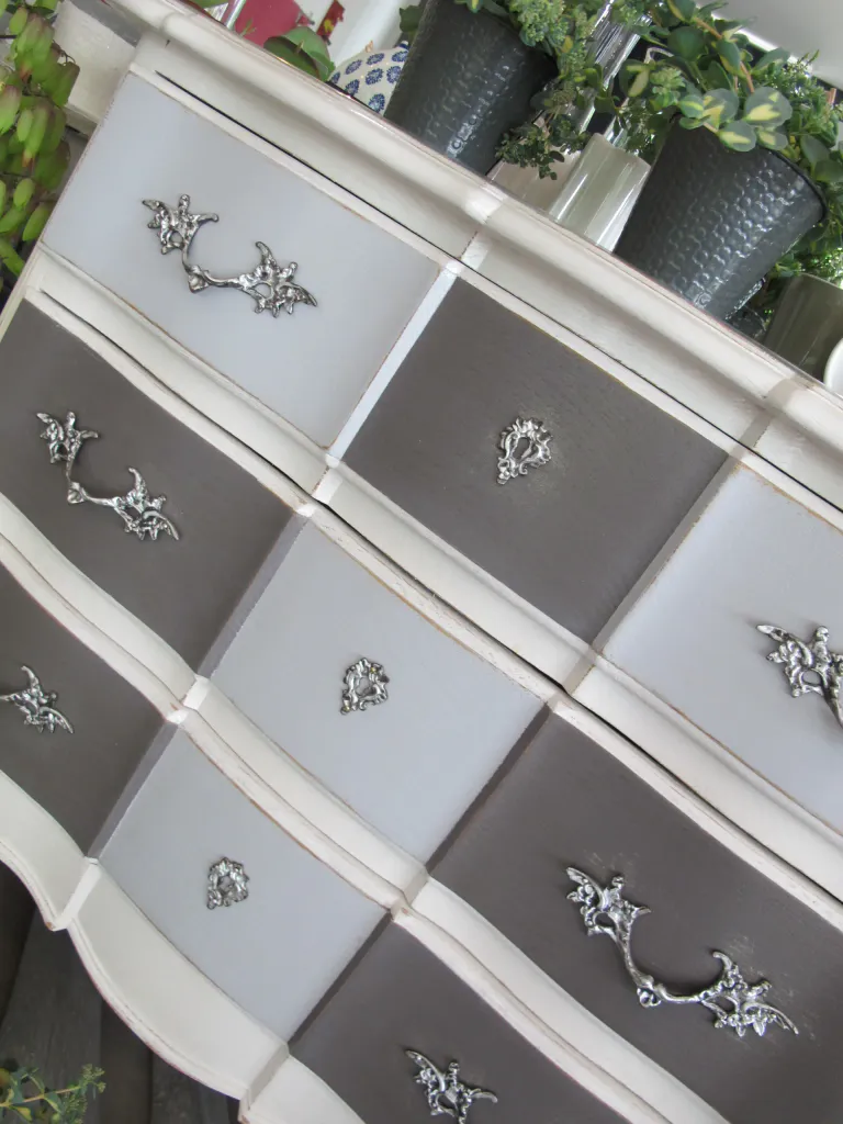 Refection restauration relooking fauteuil chaise canape meuble commode 2 tapissier decorateur bordeaux saint medard en jalles atelier les renaissances