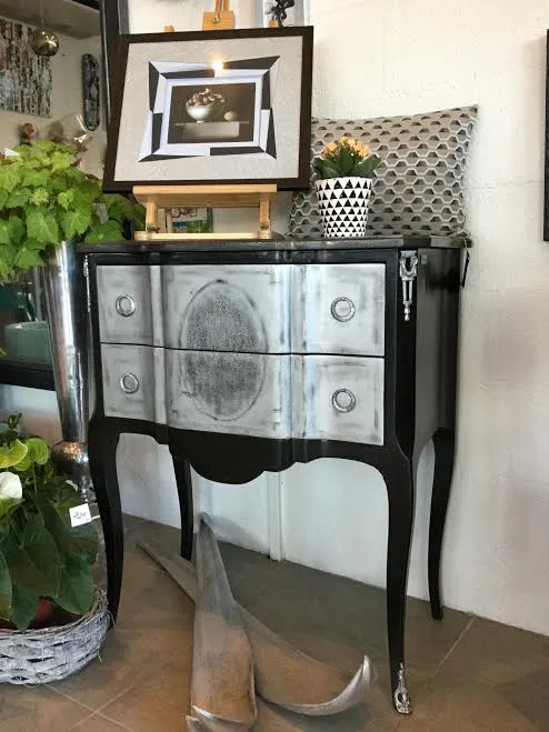 Refection restauration relooking fauteuil chaise canape meuble commode 8 tapissier decorateur bordeaux saint medard en jalles atelier les renaissances