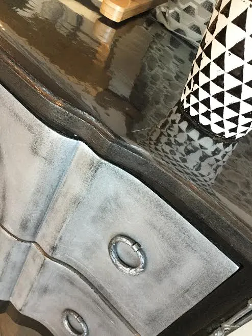 Refection restauration relooking fauteuil chaise canape meuble commode 9 tapissier decorateur bordeaux saint medard en jalles atelier les renaissances