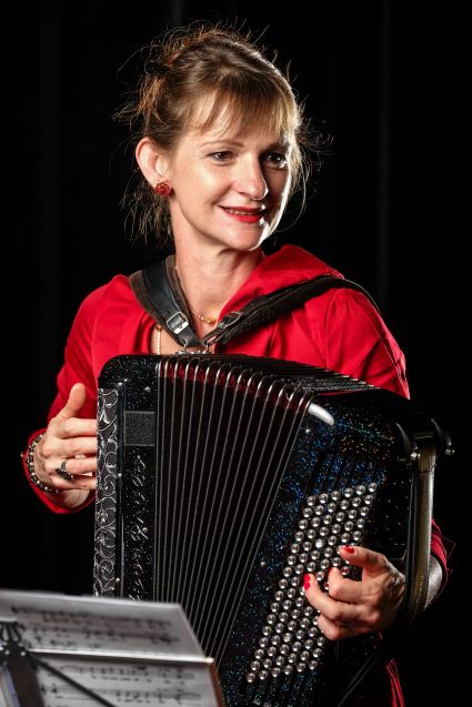 Véronique Rénier, accordéoniste