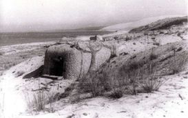 Cette image date de 1947 et represente lun des six blockhaus aujourdhui englouti qui tronait auparavant sur la dune