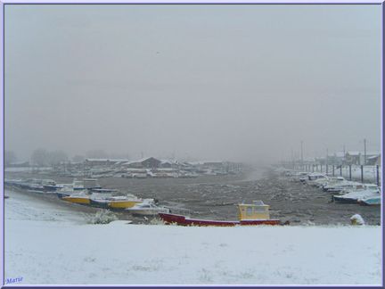 Le port ostreicole de la teste de buch sous la neige en decembre 2010 bassin d arcachon