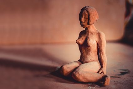 Clay figure femme nue