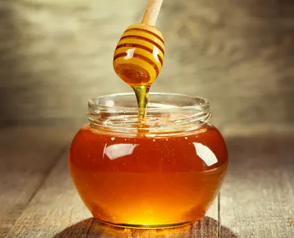 La récolte de miel d'été 2019 est en pots