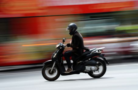 Formation au risque routier pour les conducteurs de 2 roues motorisées - sécurité routière moto