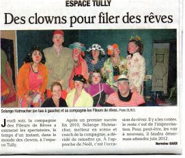 Spectacle clowns Tully