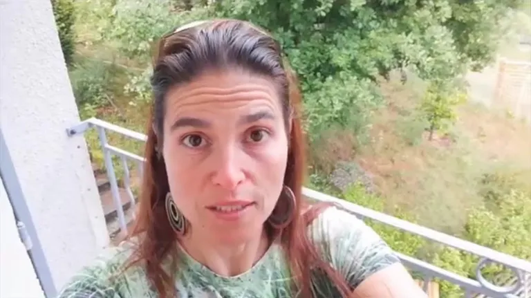 Des Coquelicots et des arbres