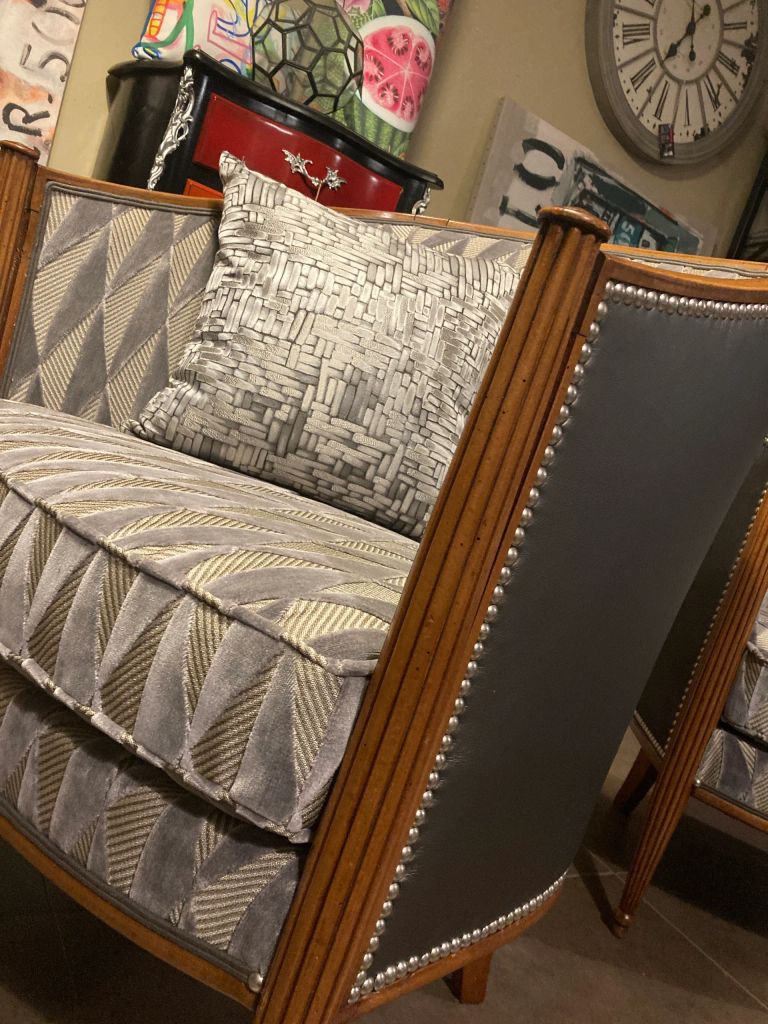 Refection fauteuil tapissier decorateur atelier les renaisances relooking de meuble gironde bordeaux saint medard en jalles