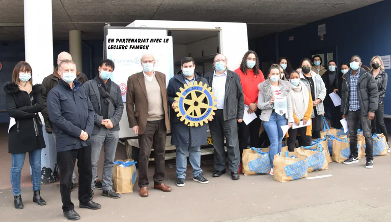 Remise panier repas aux étudiants de BTS du lycée Saint Exupéry de FAMECK