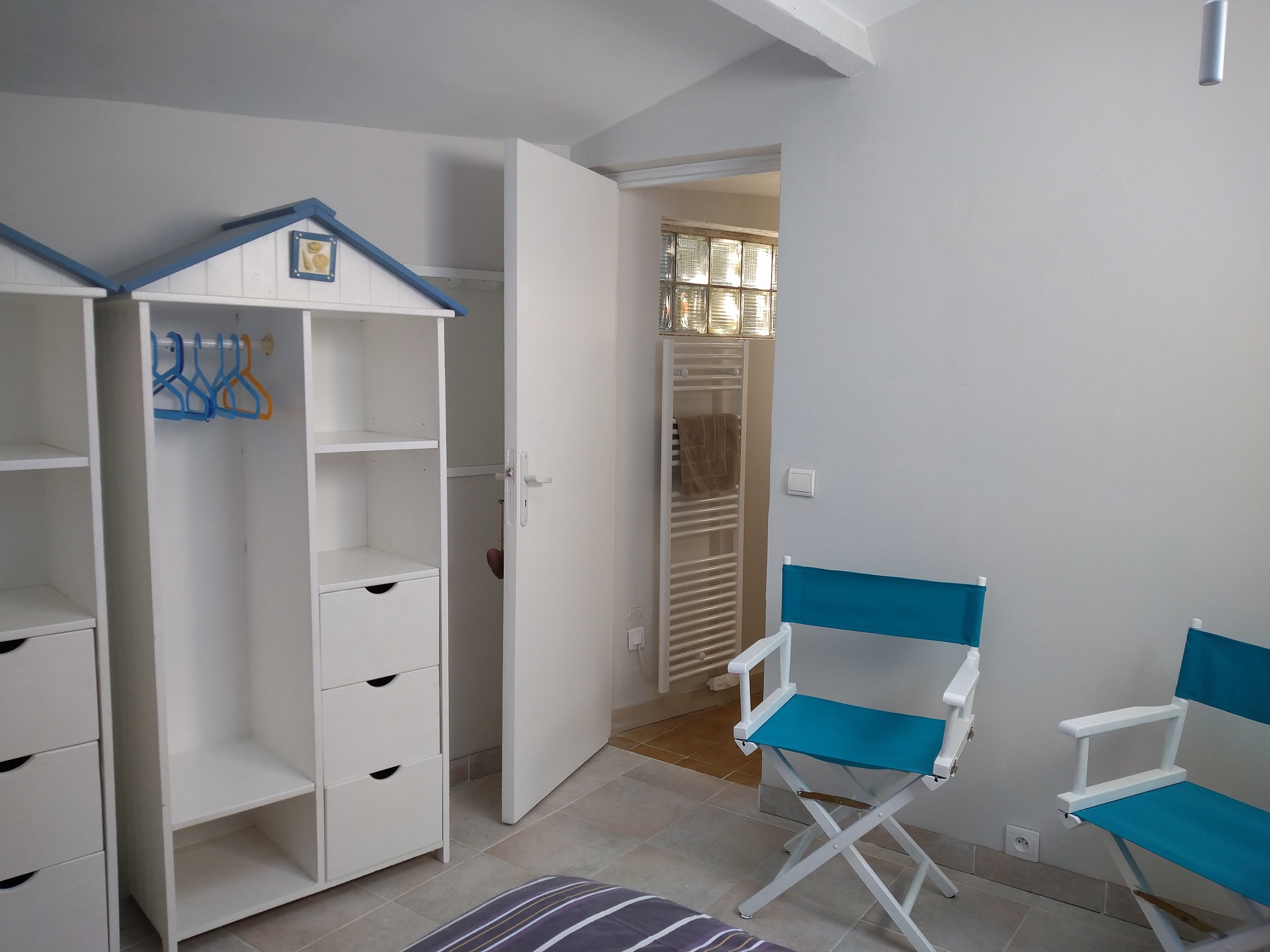 Le saphir chambre dans les dependances