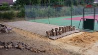 Les travaux des pavés devant les terrains de tennis 