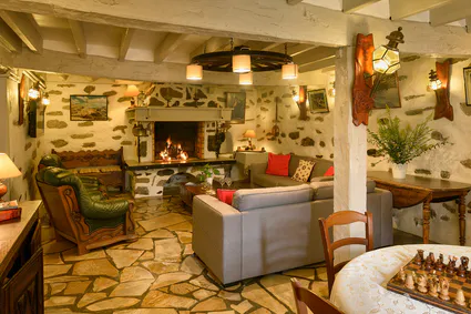 Le salon et table de jeux