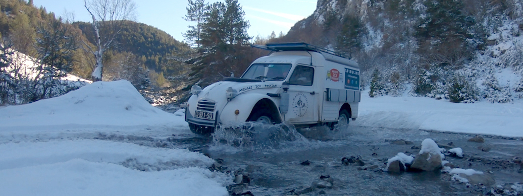 Van life, road trip, balade en 2cv tout terrain, 4x4, sur les pistes et les sommets des Alpes, bivouac, Cyril et Evann Ribas, tunel du Parpaillon, batterie de Viraysse, strada dell Assietta, fort Jafferau, lac du Sommelier, Pic blanc Alpes d'Huez, Col de sarenne, lac de Rochemolles, tunel de Seguret, Sestrière, Fort Chaberton, col de Valbelle, col d'Anon, Col du Galibier, fort de Cuguret, lac des Sagnes, col de restefond, col de la Bonnette, col de la Moutière, col d'Anel, fort de Roche la Croix inférieure, fort de Mallemort, fort de Saint Ours, plateau d'Emparis, Valloire, Val thorens, Risoul, cime de Caron, col du jandri 