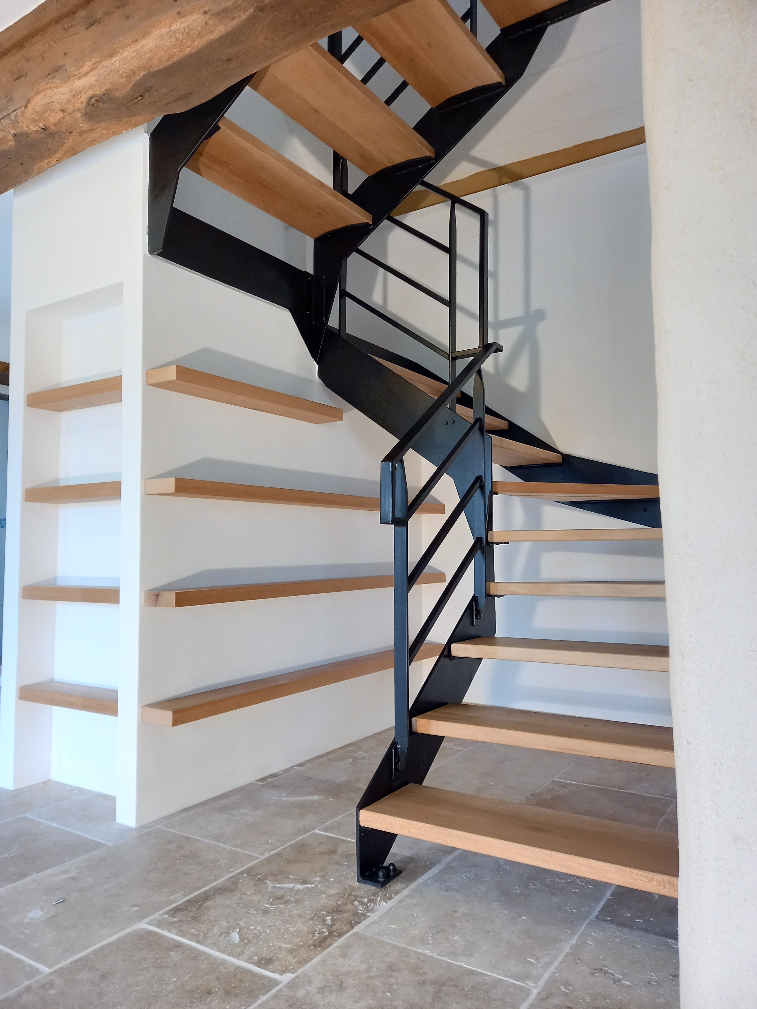 Escalier me tal et platane