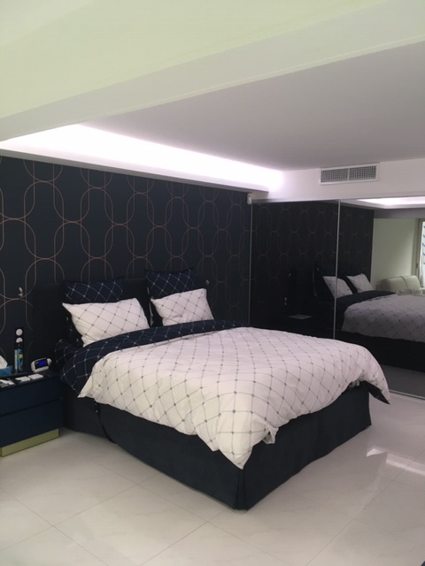 Peinture et papier peint, appartement à Cannes, mai 2022
Entreprise Interior Design rénovation