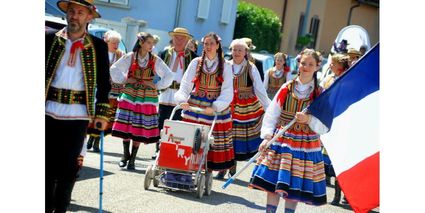 La troupe de folklore polonais tatry venue d ensisheim a donne des couleurs et une touche d exotisme a la parade photo dna nicolas pinot 1656864482