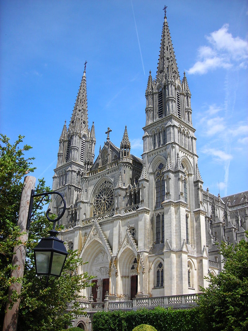 800px-Basilique Notre-Dame de Montligeon Orne 01