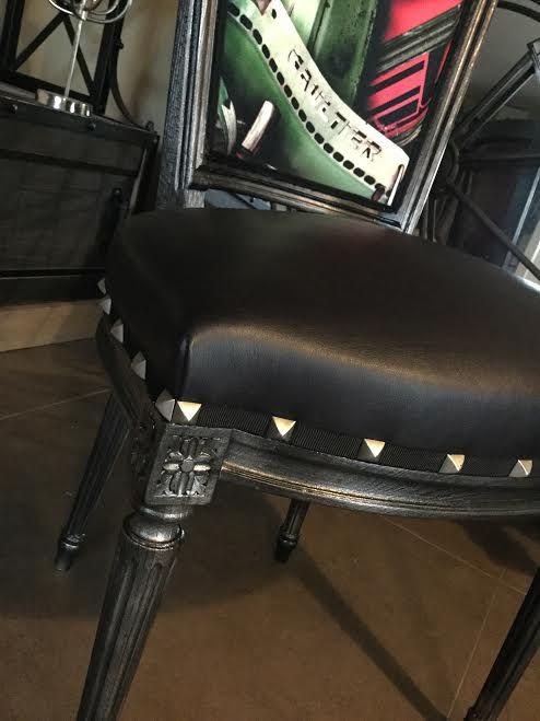 Refection restauration relooking fauteuil chaise 13 canape meuble tapissier decorateur bordeaux st medard en jalles atelier les renaissances