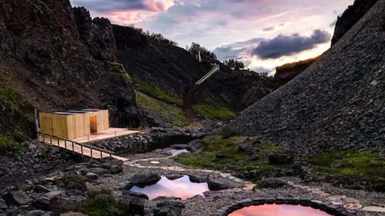 ISLANDE : BAINS CHAUDS NATURELS CANYON
