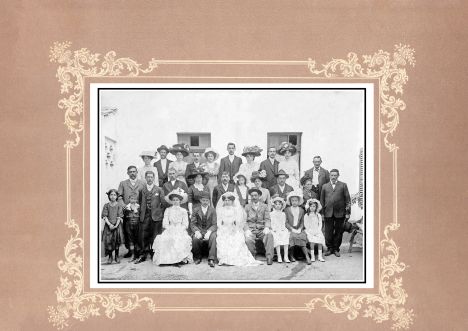 Photo de mariage début 1900 avec couleurs corrigées et défauts corrigés.