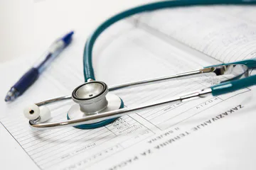 Autonomie personnes âgées : 1 solution idéale pour gérer les soins