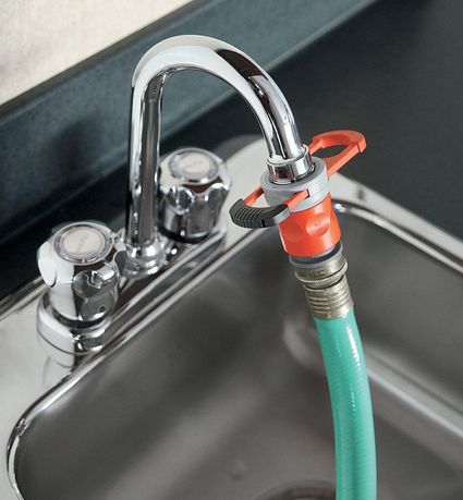 Comment raccorder un tuyau à un robinet : les meilleures méthodes et les plus simples