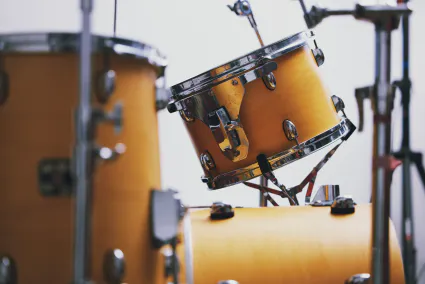 Vie serait terne sans musique plan batterie dans studio vide pendant journee