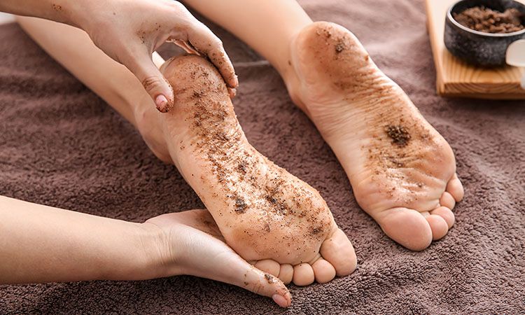 Foot scrub- le traitement des pieds parfait pour exfoliés, apaisés et hydratés. aurevoir fissures et callosités et place à une peau douce