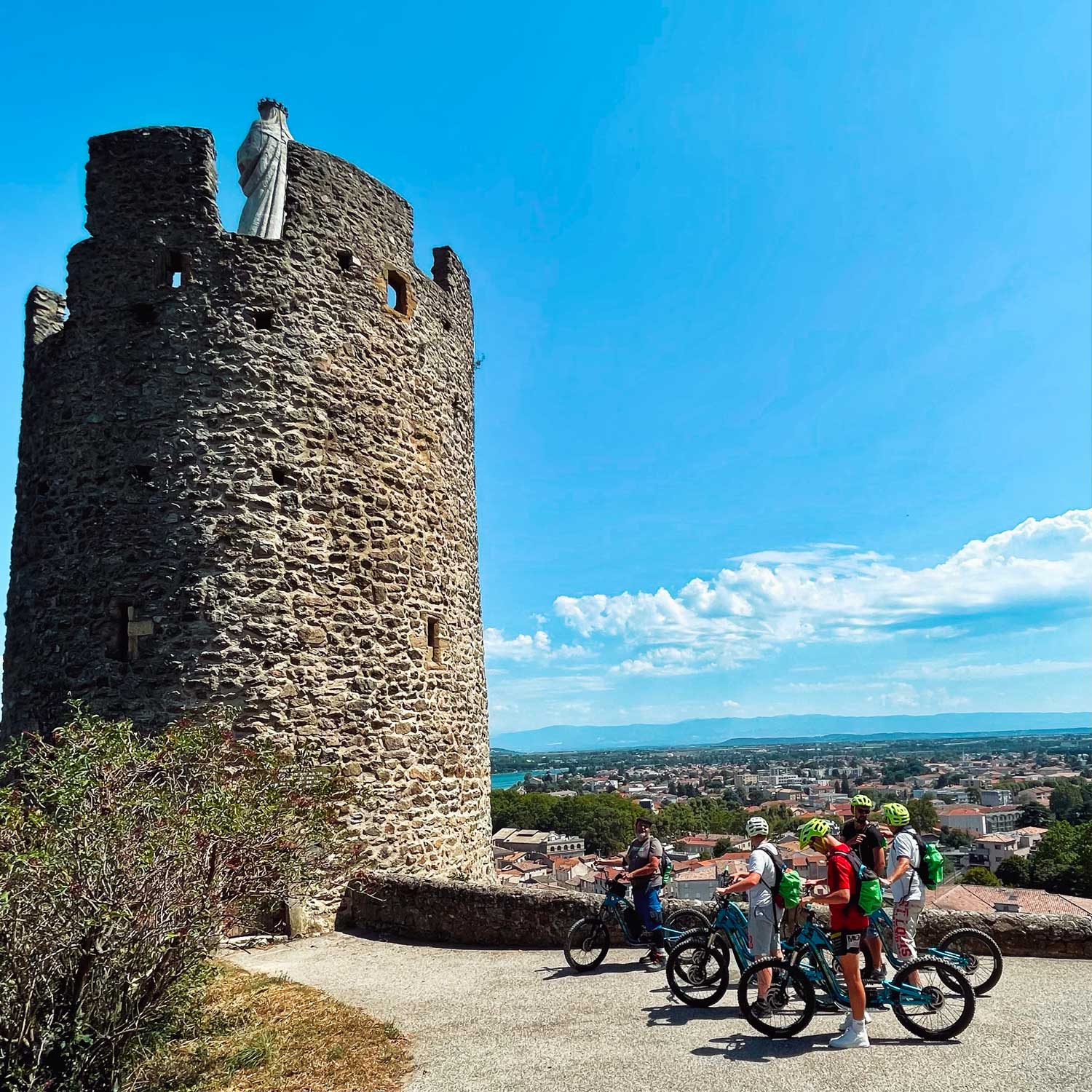 Votre été en Drôme-Ardèche. Depuis Génissieux, des balades bucoliques en  trottinette électrique