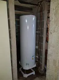 Installation de votre chauffe-eau vertical Ariston 300 litres avec Johan Paladin