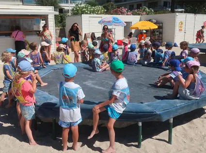 Tous autour du trampolie web