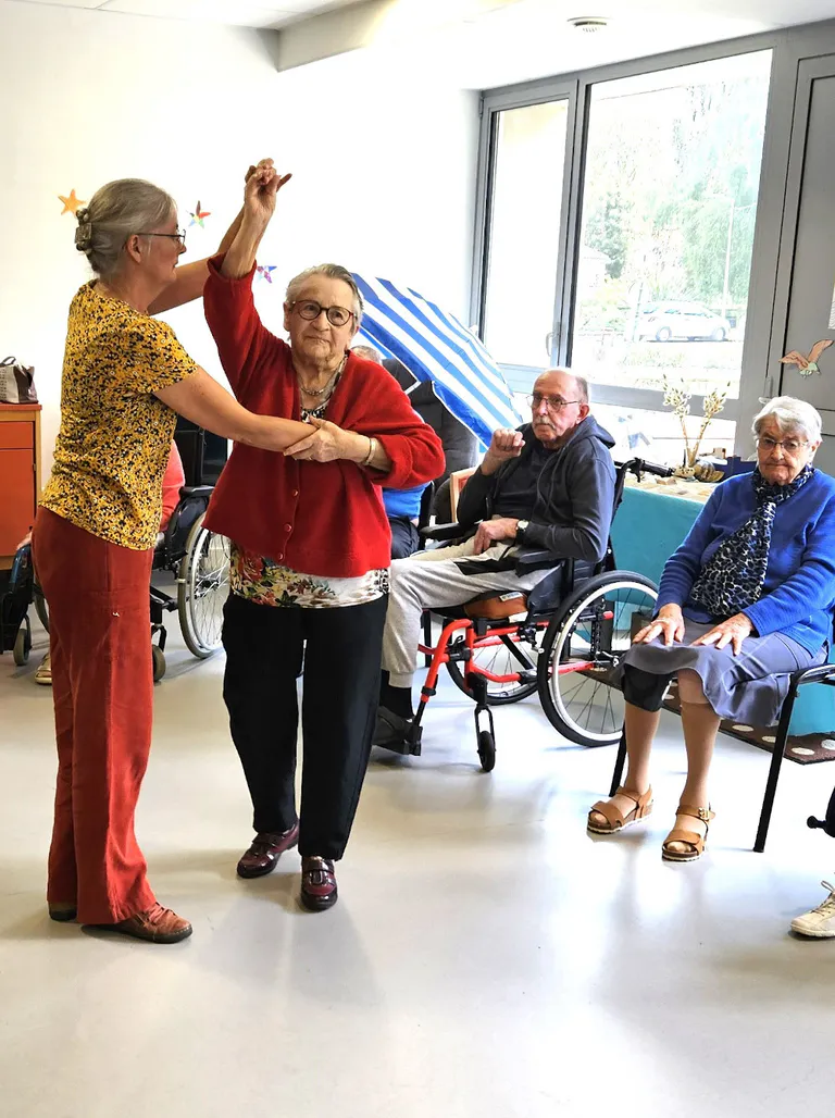 8ciek temps fort danse en ehpad atelier