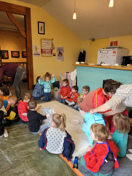 Quand de petites mains créent de grandes oeuvres au Quai des Arts - Vibraye