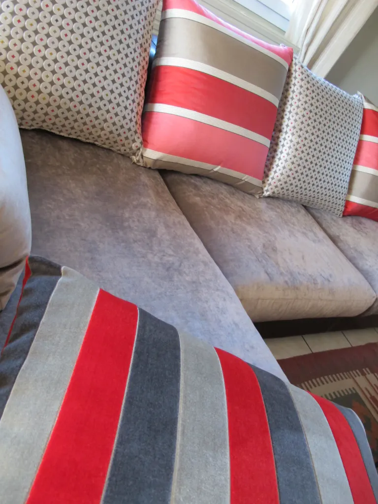 Refection restauration relooking fauteuil chaise canape meuble meridienne 29 tapissier decorateur bordeaux st medard en jalles atelier les renaissances