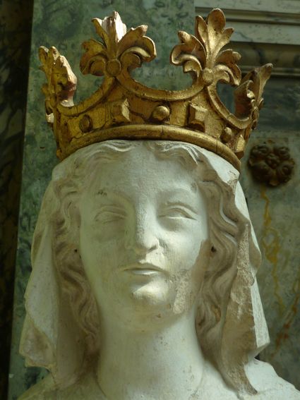 + Statue de Sainte Bathilde, reine, fondatrice de l'Abbaye de CORBIE, Collatéral nord de l'Abbatiale Saint-Pierre de CORBIE / Photo : Paul PARIS, paulparis2012@gmail.com, Tous droits réservés