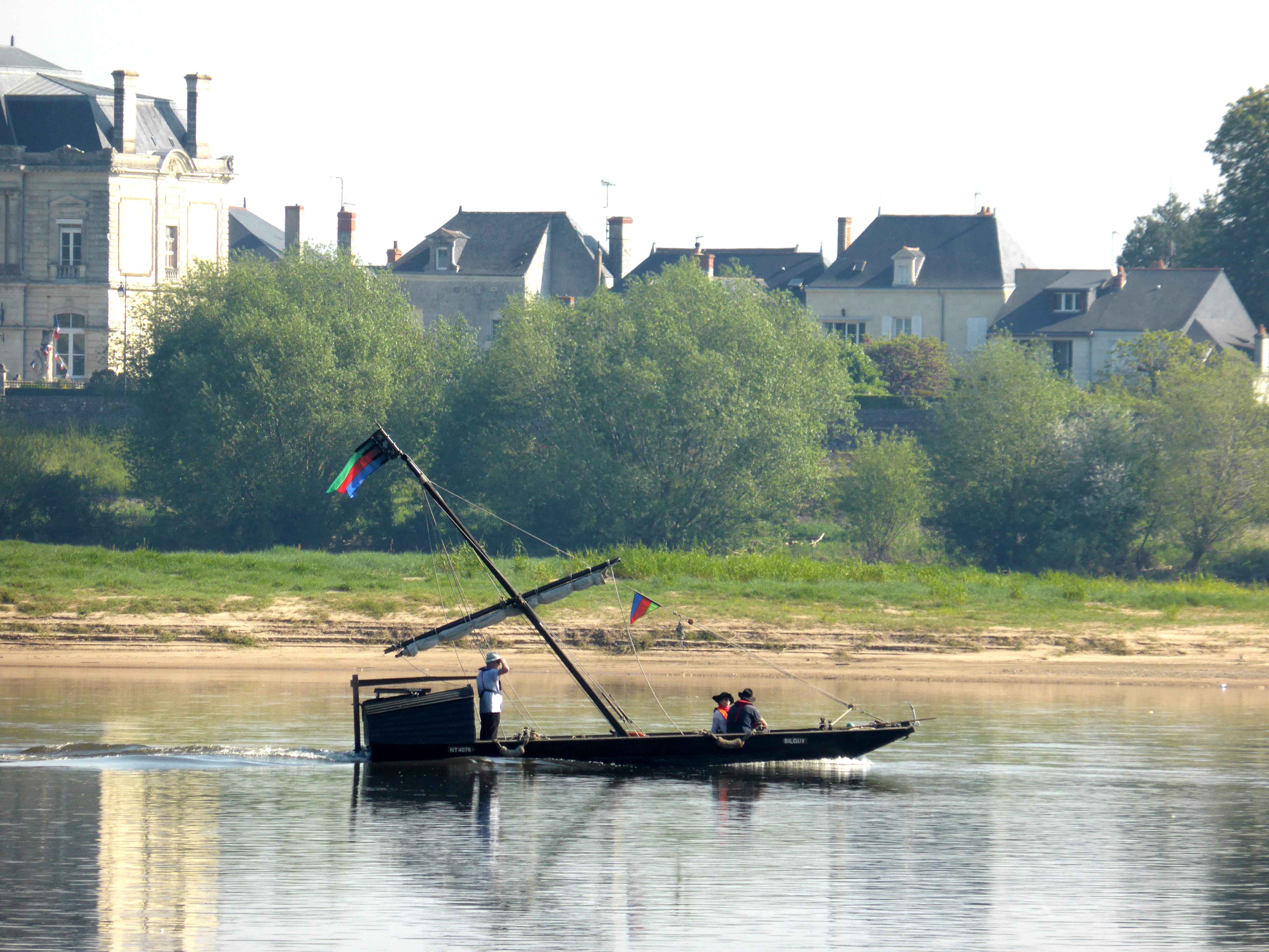 N1 remonte deux