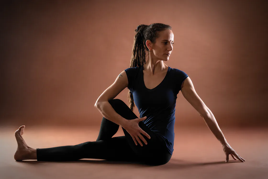 Ardha Matcyendrasana: demi-torsion vetébrale (demi posture du sage Matsyendra)