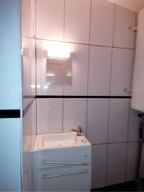 12 photo avant remplacement miroir et meuble vasque a reze