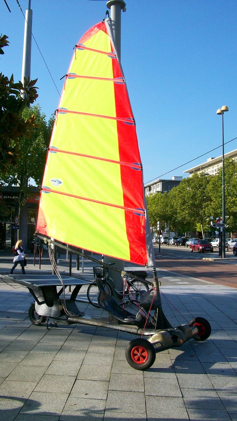 Char a voile electro-solaire
