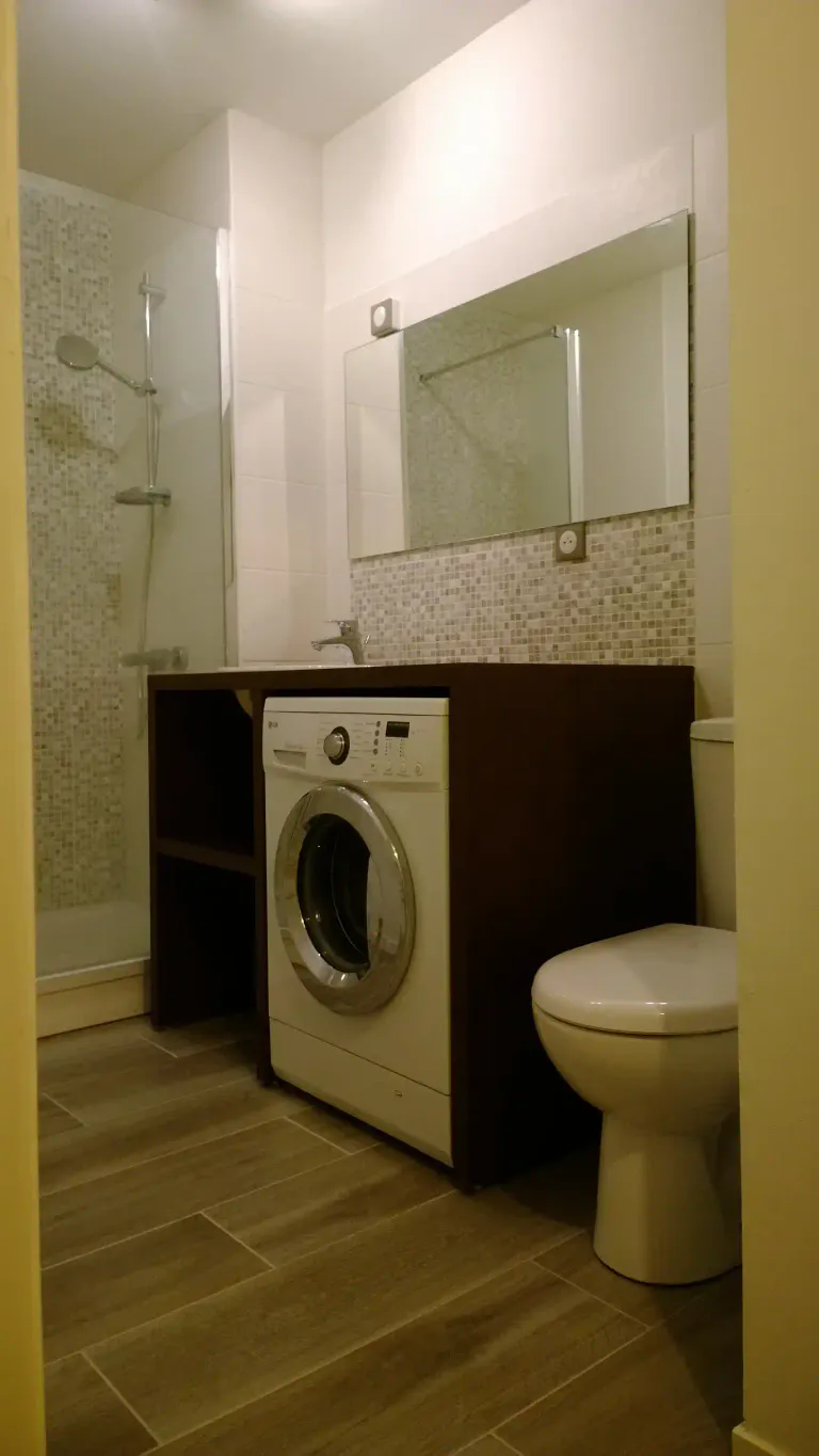 13 installation meuble de salle de bain sur mesure avec lave linge integre et d un miroir rectangulaire a vertou 44120