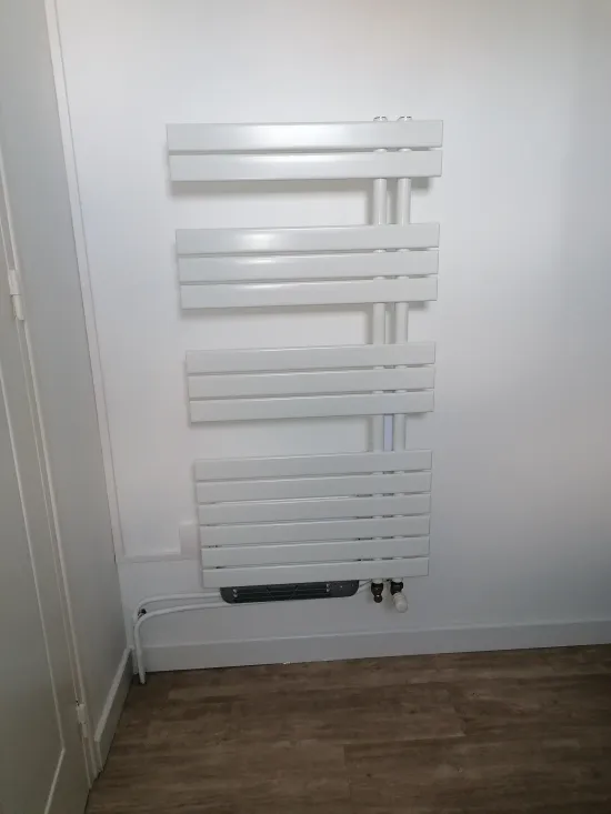 23 remplacement radiateur par un chauffage seche serviettes a eau chaud a vertou
