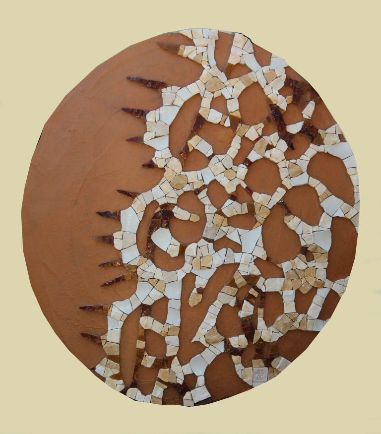 mosaïque - sculpture - bouclier - dentelle - décor - béton - marbre - céramique - blanc - crème - fait main - mosaïque d'art - Ora mosaïques.