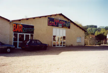 Facade et voitures