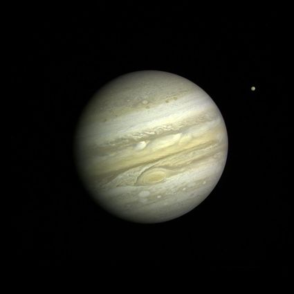 8 jupiter avec io a sa droite