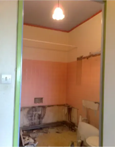 Travaux salle de bain depose baignoire suppression lavabo et appareils sanitaires a saint sebastien sur loire 44230