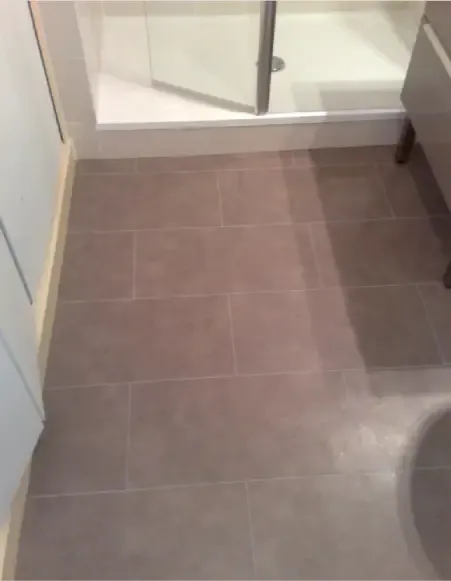Pose de carrelage sol salle de bain et traitement des joint a saint sebastien sur loire 44230