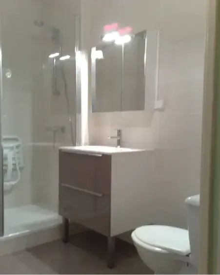 Installation prise et interrupteur installation armoire de toilette et raccordement electriquee a saint sebastien sur loire 44230