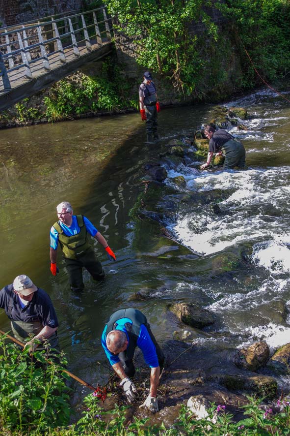2014 0518 nettoyage riviere jamioulx 1