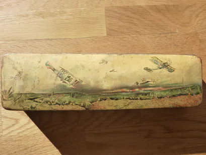 Boite porte plume avec dessin