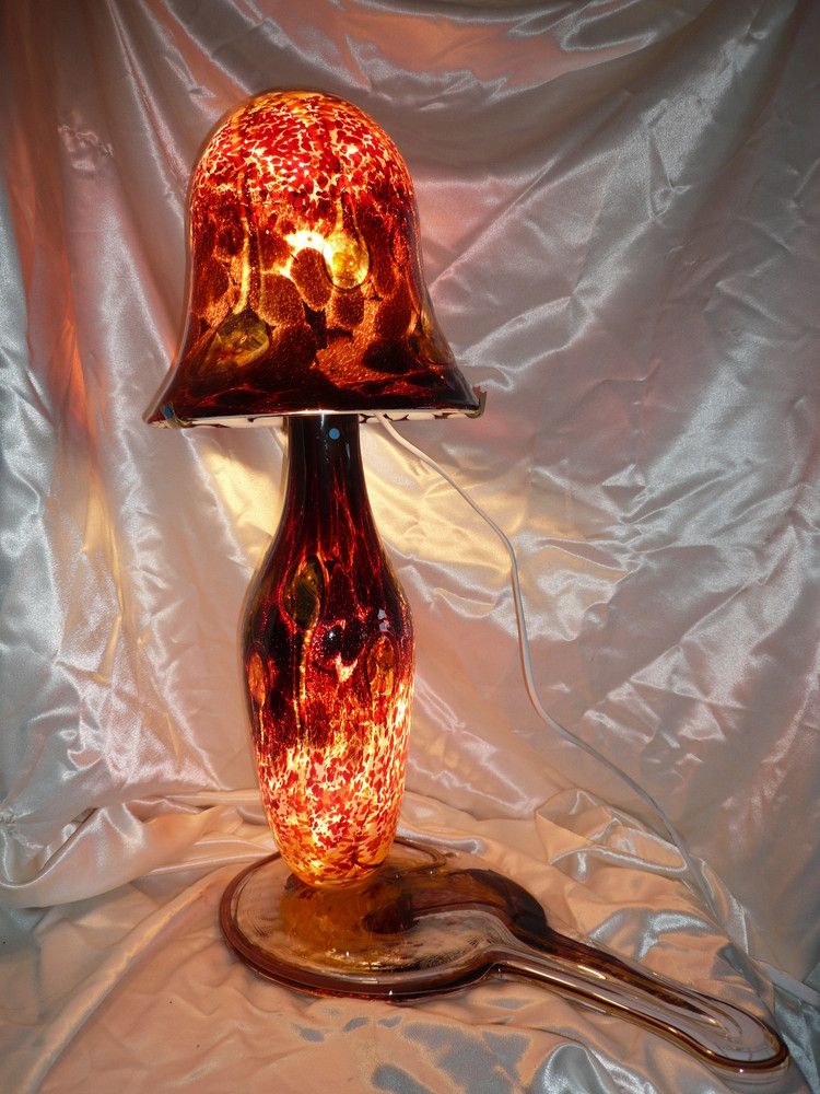 Lampe sculpture rouge et lie de vin